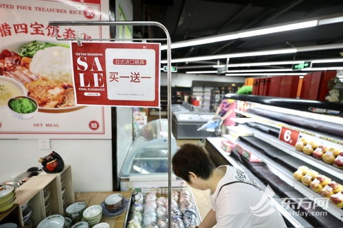 伊勢丹百貨閉店大促銷，市民蜂擁掃貨服裝