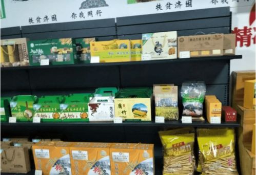 羅敷鎮 電子商務助力扶貧，服裝銷售忙不停